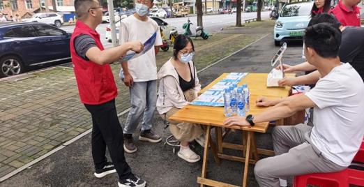 常德市医保局开展医保码进社区宣传活动